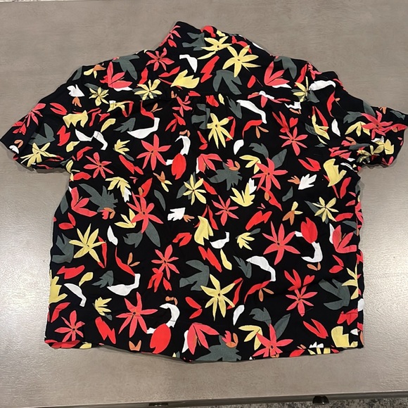 Free Assembly short sleeve button up - Picture 4 of 5